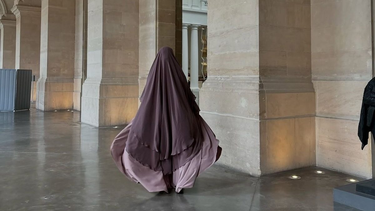 الحجاب الشرعي أم الأناقة؟