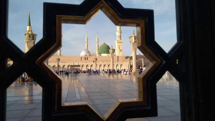 حكم من يأتي إلى قبر نبي أو صالح ويسأله ويستنجد به