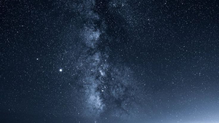 ذِكْرُ الأَحَادِيثِ الصَّرِيحَةِ فِي أَنَّ اللَّهَ تَعَالَى فِي السَّمَاءِ