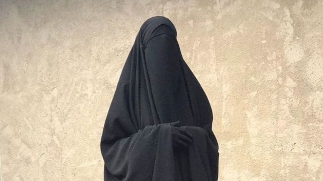 الأدلة على وجوب الستر من القرآن والسنة