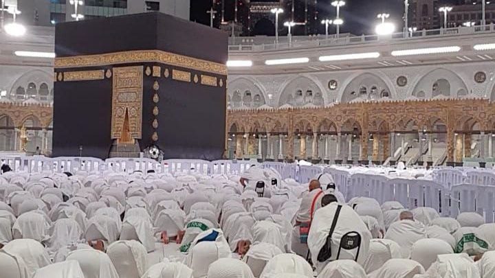 فكيف يُكفَّر من أطاع ربه ولبّى أمره بأداء ركن من أركان الإسلام؟