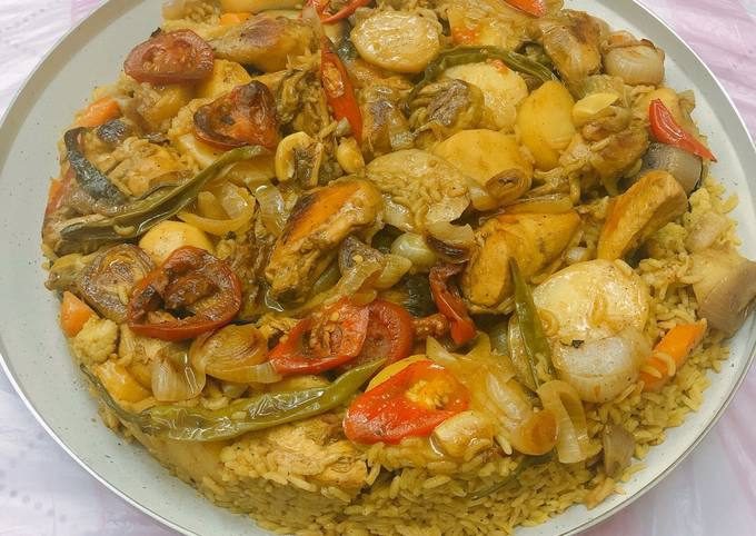 مقلوبة الدجاج بالخضار