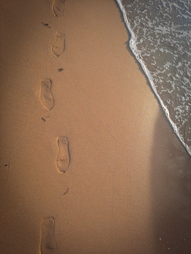 سبق قلبُه خطاه