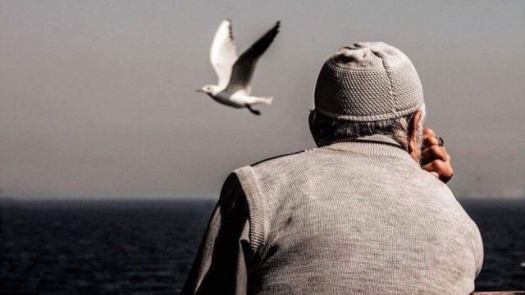 أنيسُ وحدتِك