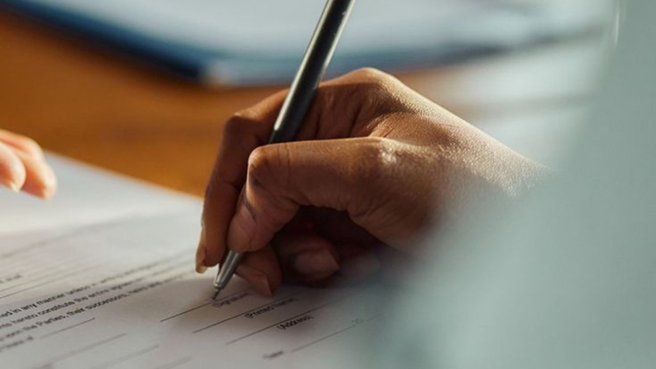 الأمهات ومتابعة مذاكرة الأبناء