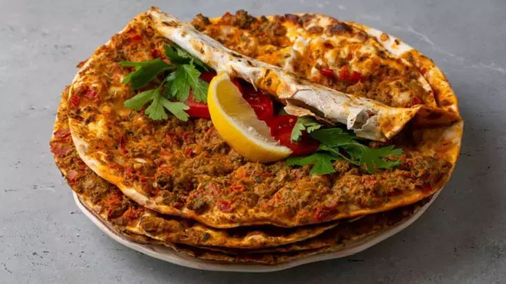 لحمة بعجين