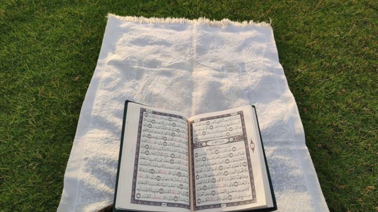 في معنى “أعوذ بالله من الشيطان الرجيم”